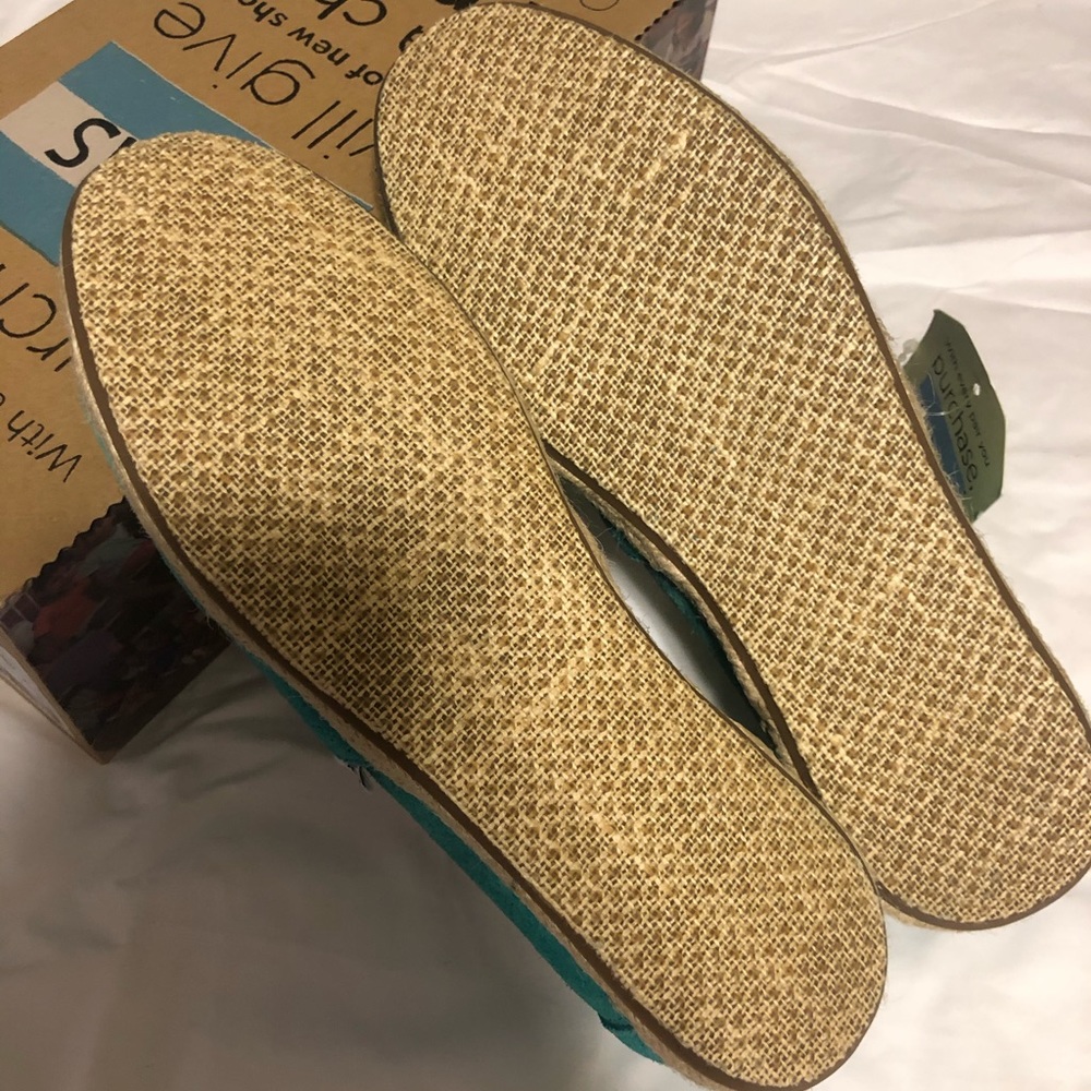 Suede Toms - Picture 2 of 6